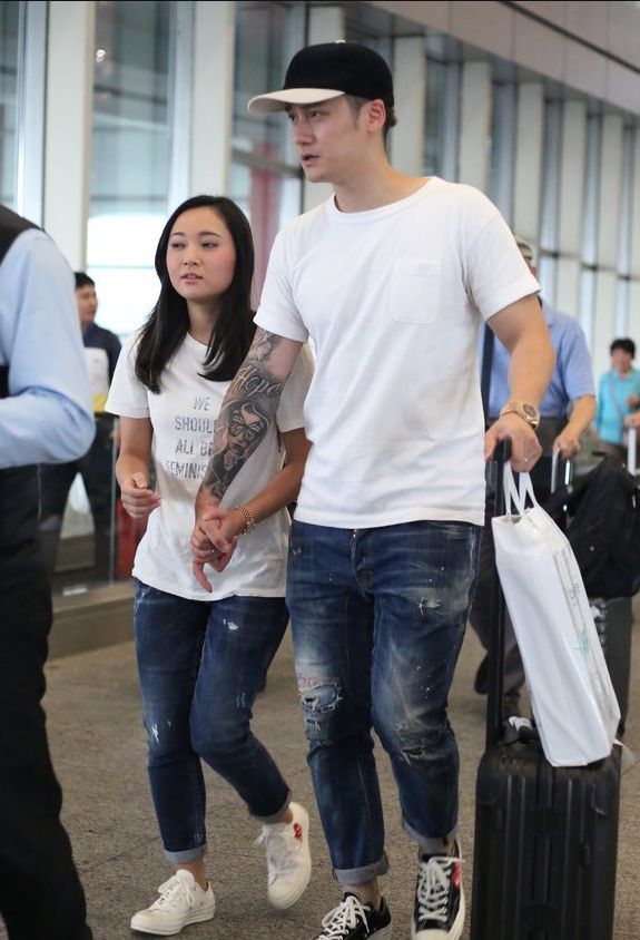 蒋劲夫与日本女友中浦悠花现身机场 展现超萌身高差
