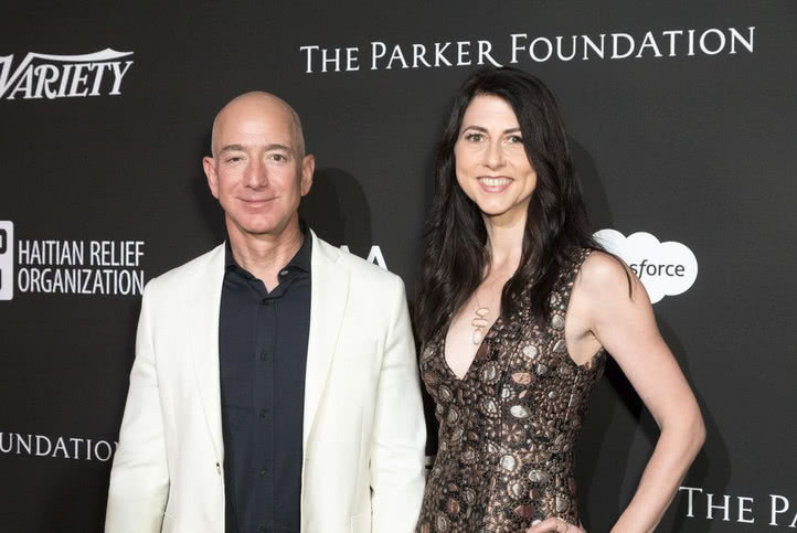 杰夫·贝佐斯(jeff bezos)宣布离婚可以说是本月最大新闻之一,被外国