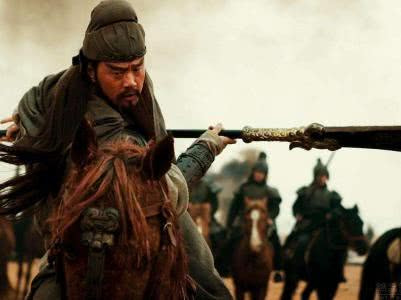 关羽斩颜良诛文丑,威风十足,为什么连纪灵都杀不了?原因简单