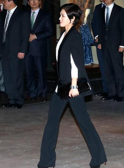 三女儿李允馨因和普通老百姓恋爱遭到父亲反对,2005年9月18日凌晨,在