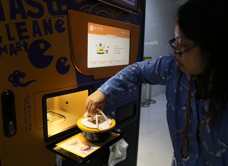 上海"无人面馆":45秒煮好一碗面;北京"无人面馆":开始测试重庆小面