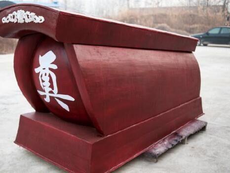 乡下父亲辛苦供儿读书,儿长大却送父棺材离家