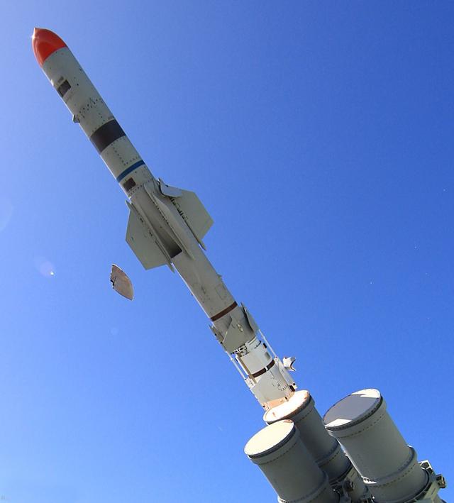 美国海军大名鼎鼎的agm-84"鱼叉"反舰导弹.