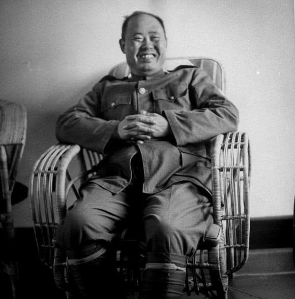 傅作义1935年就被授予陆军二级上将,有相应级别的上将军官服,但他从来