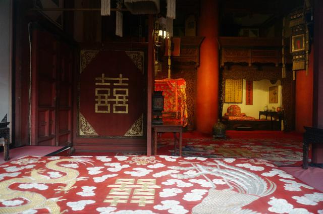坤宁宫中皇帝大婚的婚房,只有在皇帝位置上迎娶皇后才有这个待遇