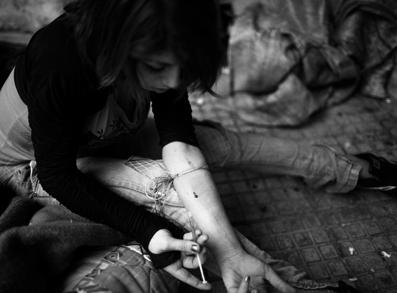 雅典瘾君子在吸毒中找到了自己的真爱,他们一同走向深渊