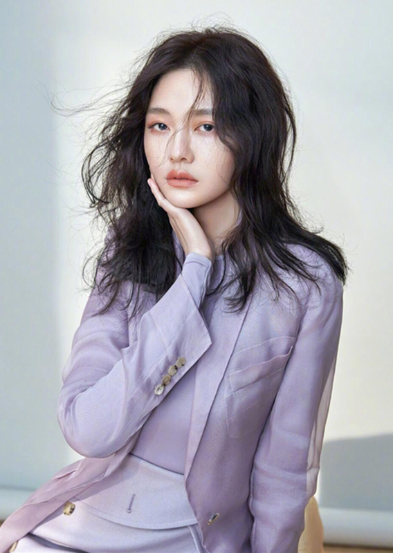 娱乐圈自带"反光板"的女星,简直白到发光!