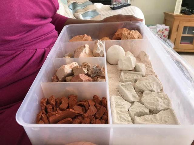 36岁女子患异食癖,一周要吃掉一斤土