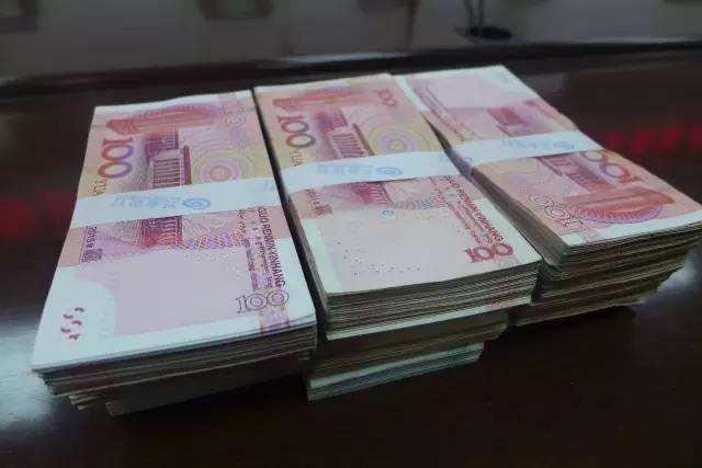 岳母把拆迁款都给舅哥,半年后他给我送来十万,我笑了他傻了