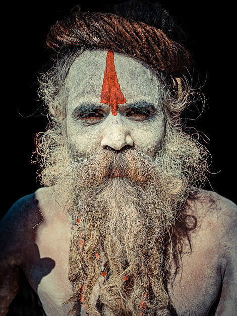 印度苦行僧众生相,被法律承认已死亡,要参加自己的葬礼