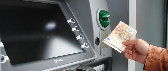 年美国次贷危机引发银行批量破产关门,最出名的莫过于雷曼兄弟公司