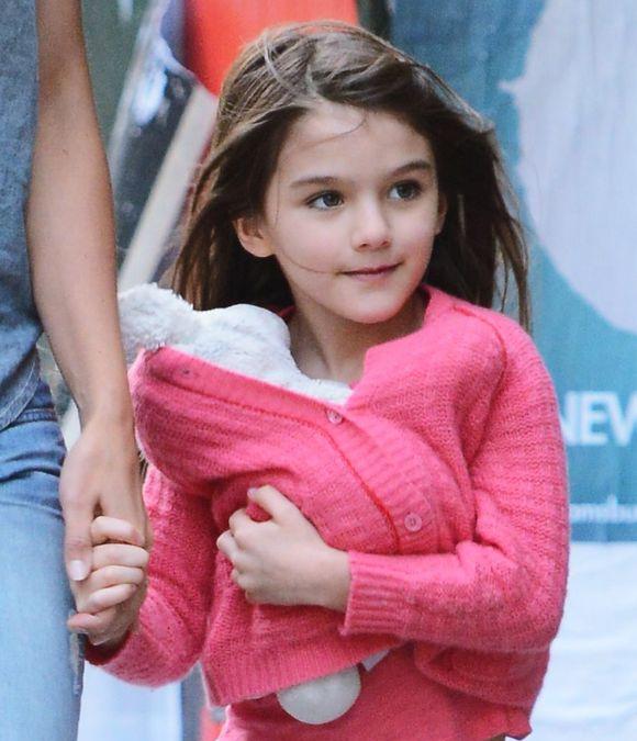 正式迈入了12岁,曾经的阿汤嫂凯蒂·霍尔姆斯终于发了一张女儿的新照