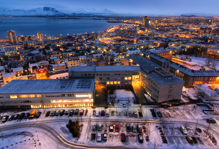 小镇坐落于冰山脚下却常年气候温和,没有污染!
